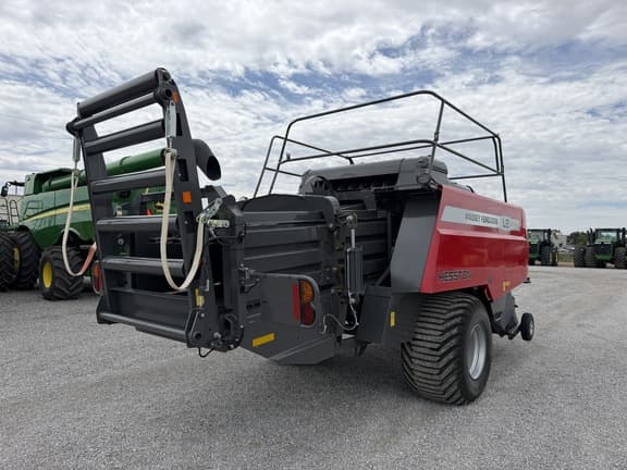 Image of Massey Ferguson LB2234XD equipment image 4