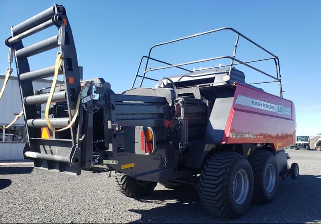 Image of Massey Ferguson LB2234XD equipment image 3