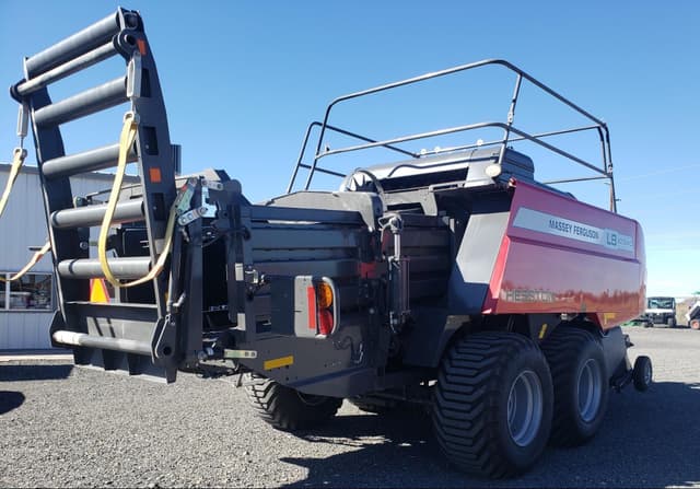 Image of Massey Ferguson LB2234XD equipment image 3