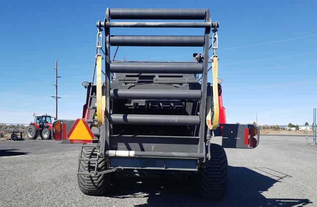 Image of Massey Ferguson LB2234XD equipment image 2