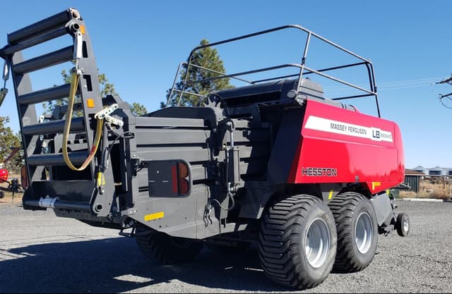 Image of Massey Ferguson LB2234XD equipment image 2
