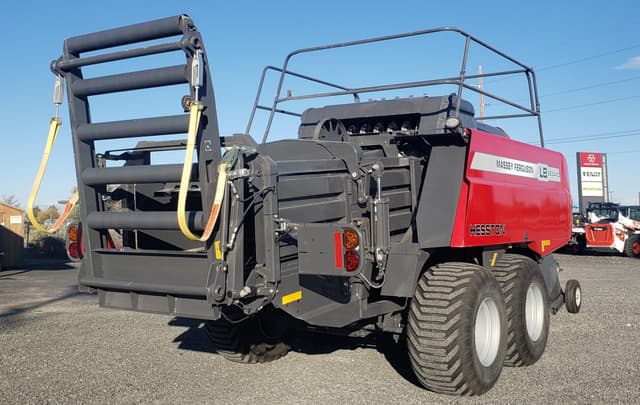 Image of Massey Ferguson LB2234XD equipment image 2