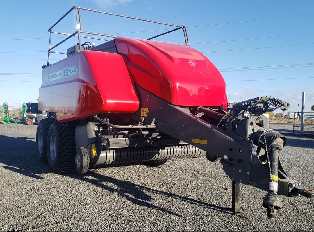 Image of Massey Ferguson LB2234XD Image 1