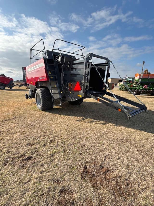 Image of Massey Ferguson LB2244 equipment image 4