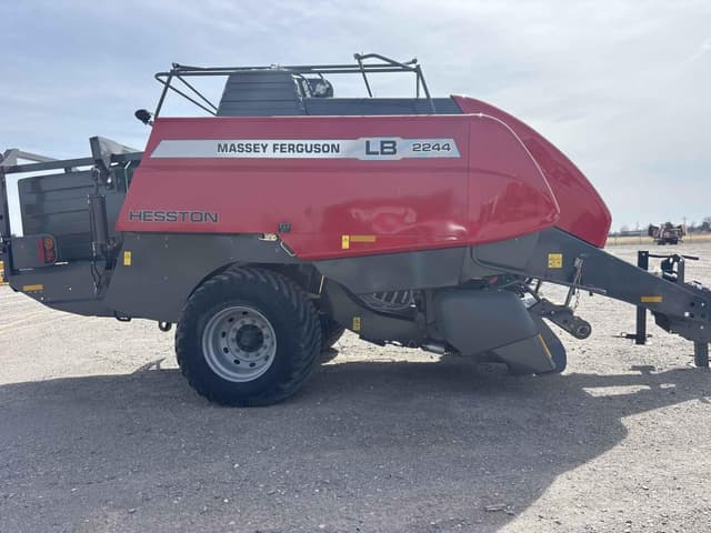 Image of Massey Ferguson LB2244 equipment image 3