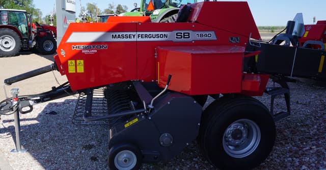 Image of Massey Ferguson 1840 equipment image 1