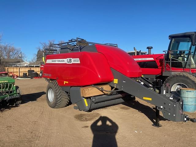 Image of Massey Ferguson LB2233 Primary image