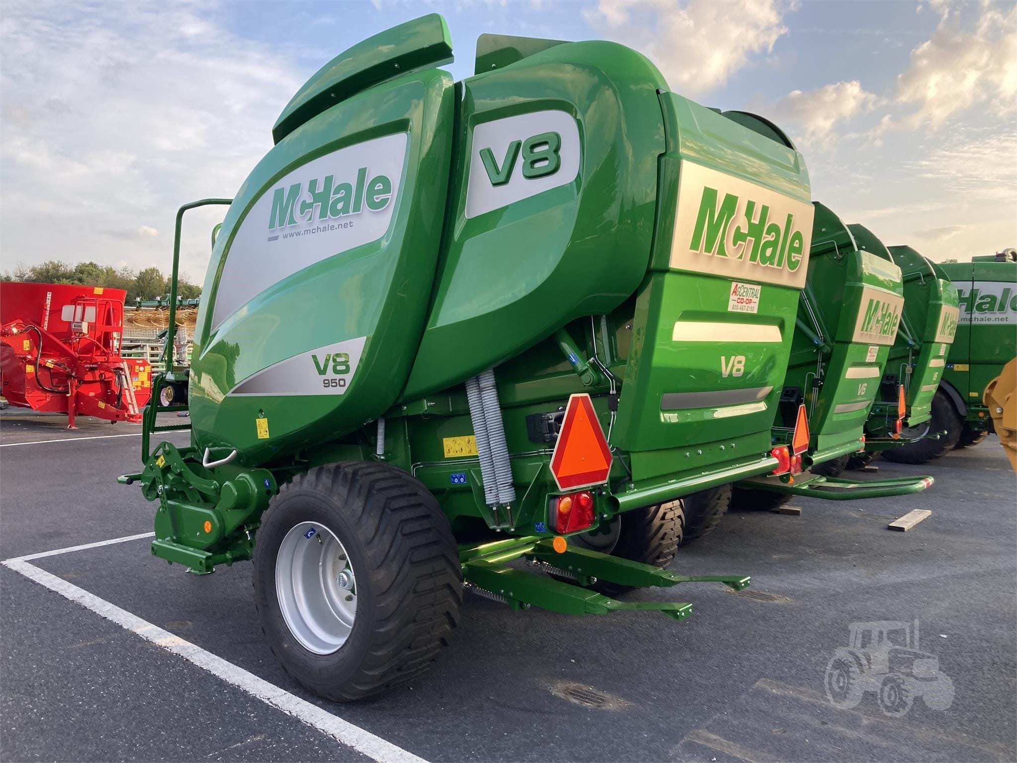 2025 McHale V8 950 Equipment Image0