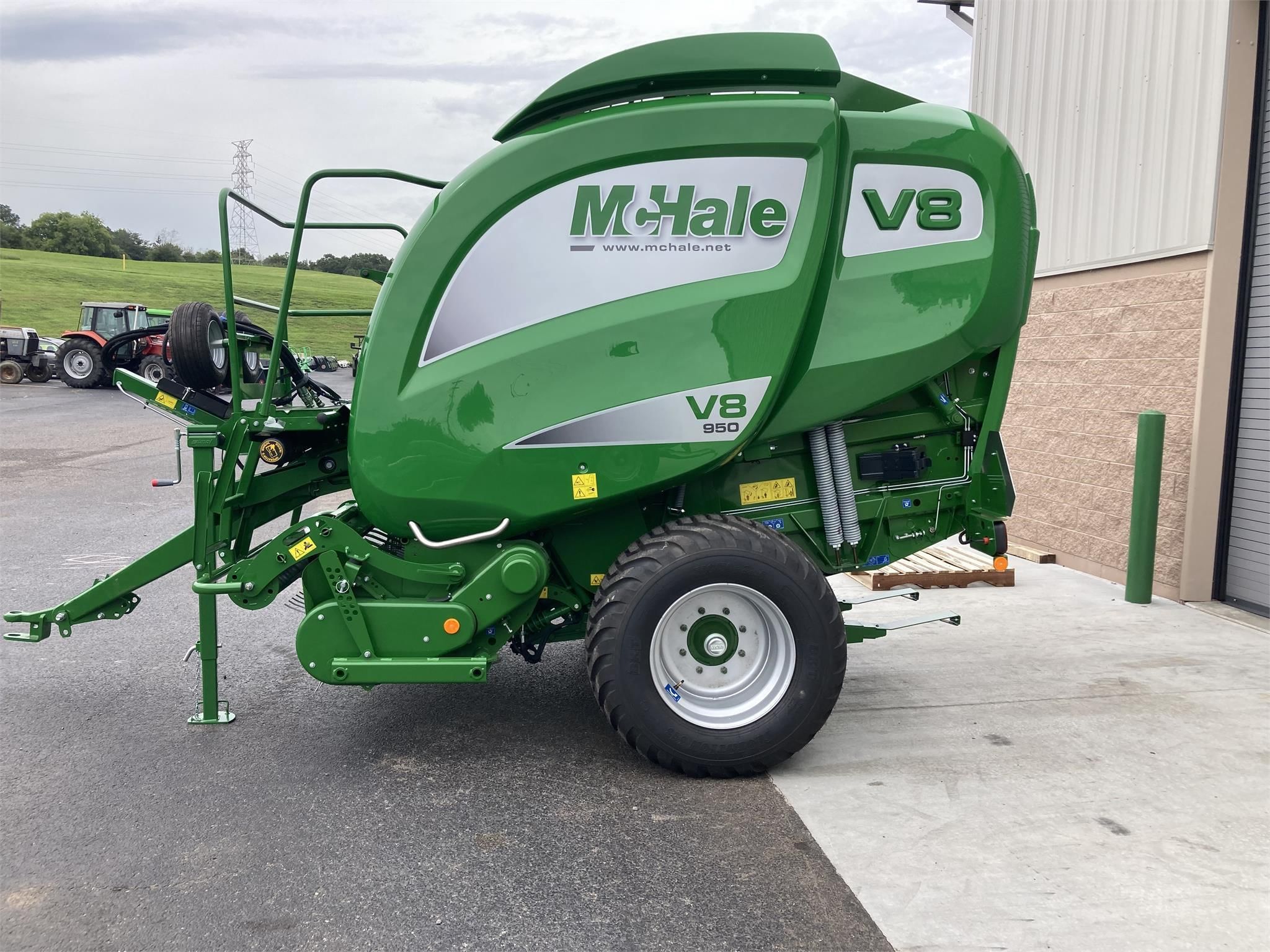 2025 McHale V8 950 Equipment Image0