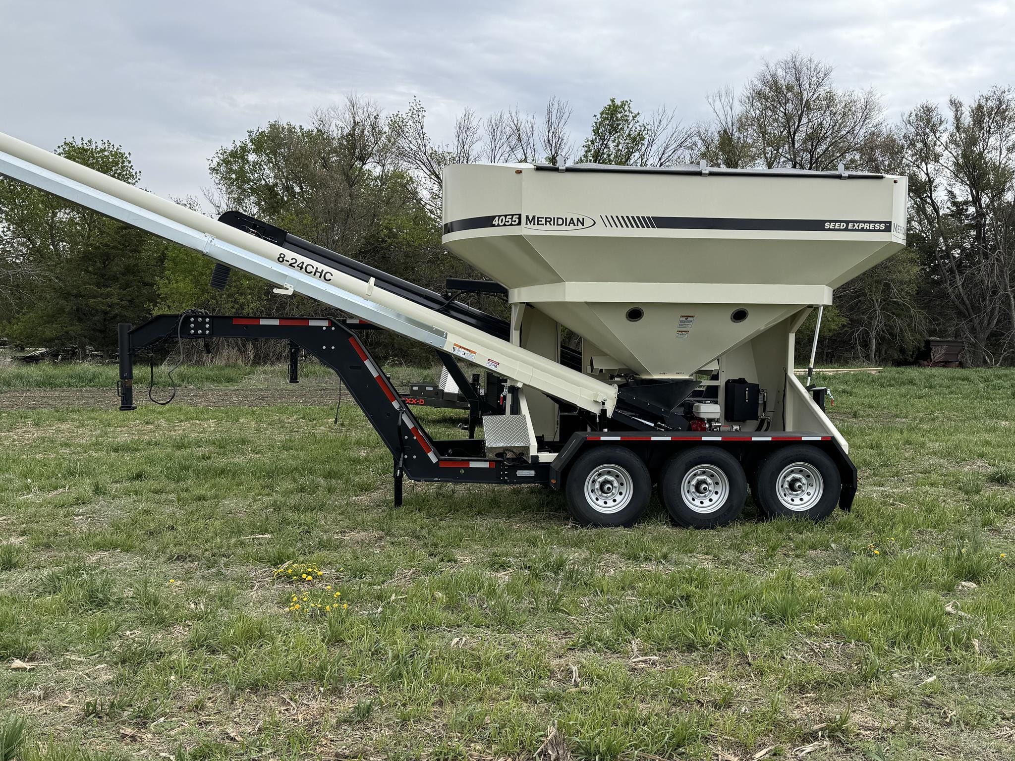 2025 Meridian 4055 Equipment Image0