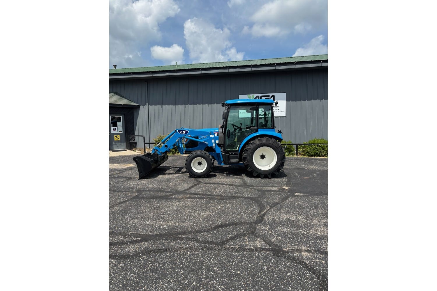 2025 LS MT352HC Equipment Image0