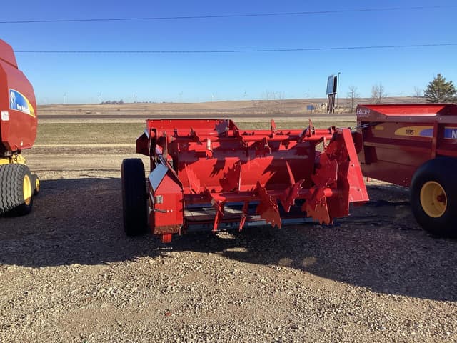Image of New Holland 165 equipment image 4