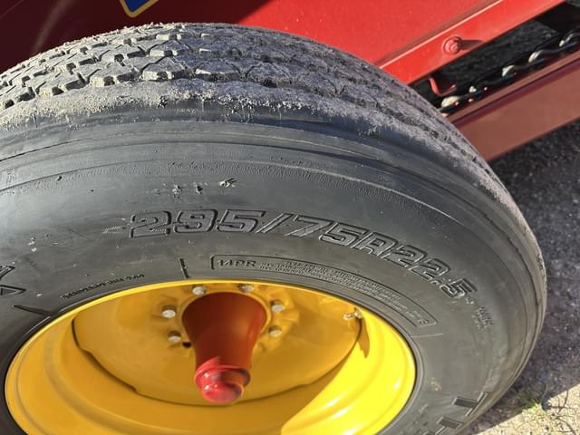 Image of New Holland 185 equipment image 2