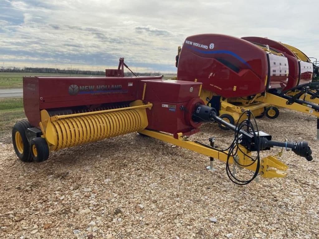 Image of New Holland Hayliner 275 Plus Image 1