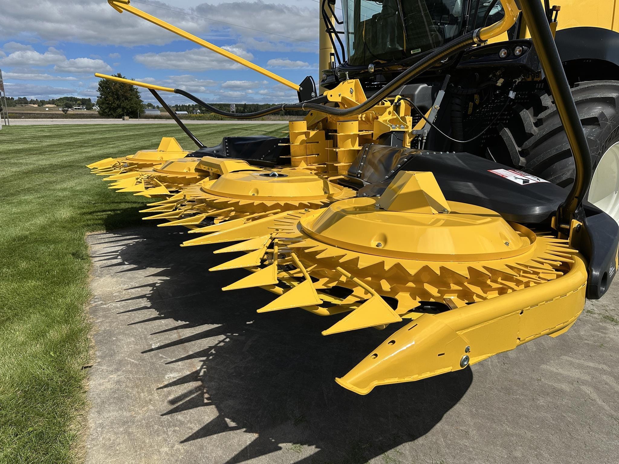 2025 New Holland 600BFI Pro Equipment Image0