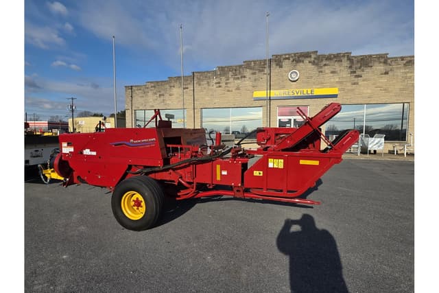 Image of New Holland Hayliner 275 equipment image 4