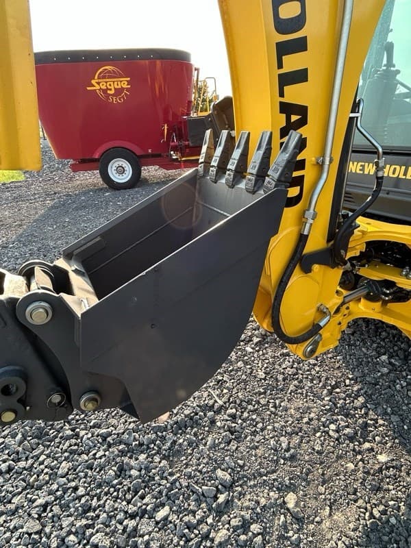 Image of New Holland B110 equipment image 4