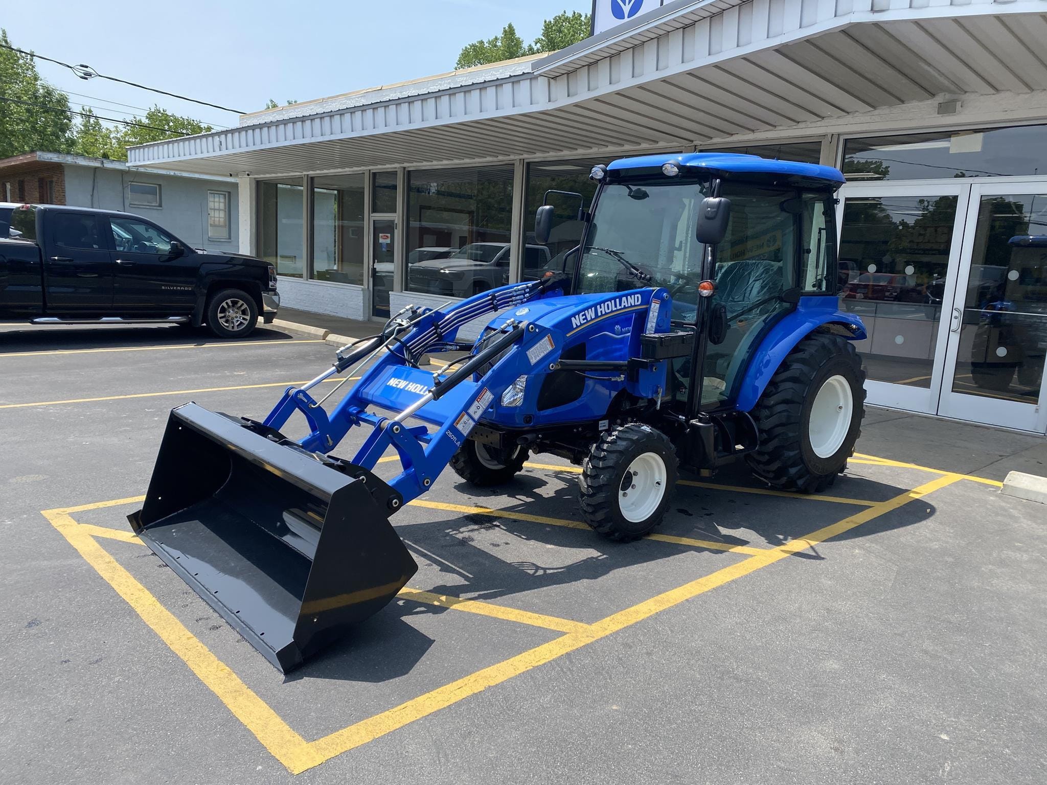 2025 New Holland Boomer 40 Equipment Image0
