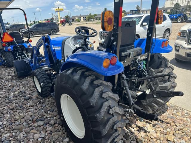 Image of New Holland Boomer 40 equipment image 4