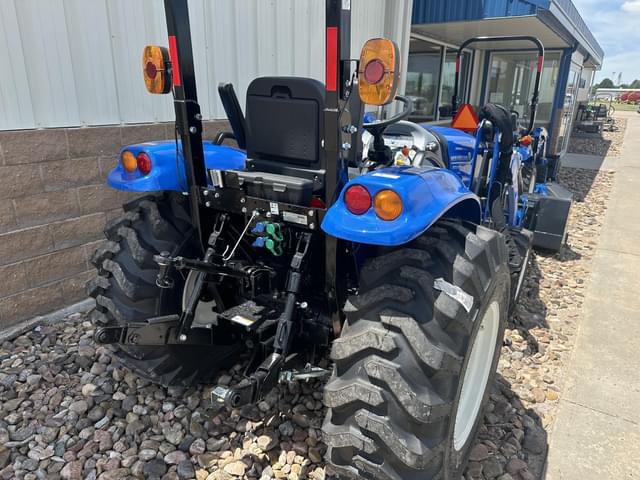 Image of New Holland Boomer 40 equipment image 3