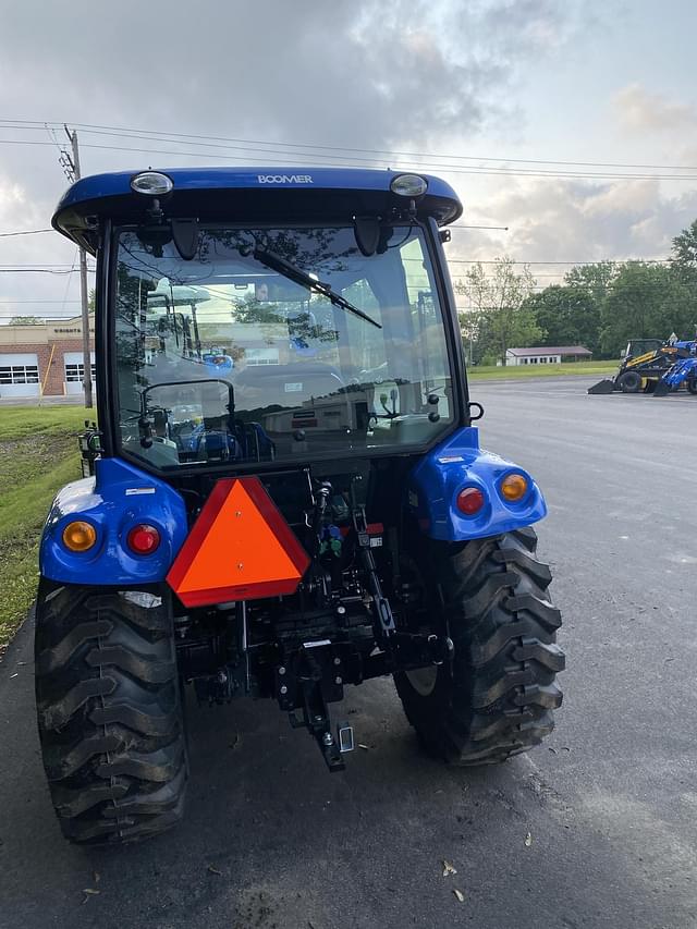 Image of New Holland Boomer 40 equipment image 4