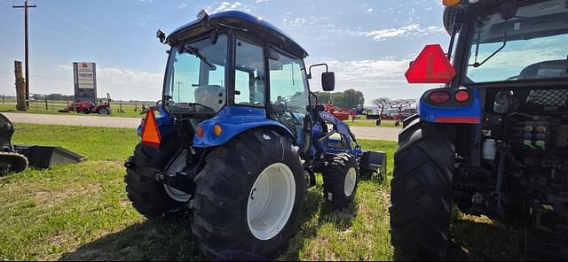 Image of New Holland Boomer 45 equipment image 3