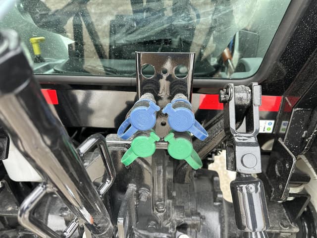 Image of New Holland Boomer 55 equipment image 4