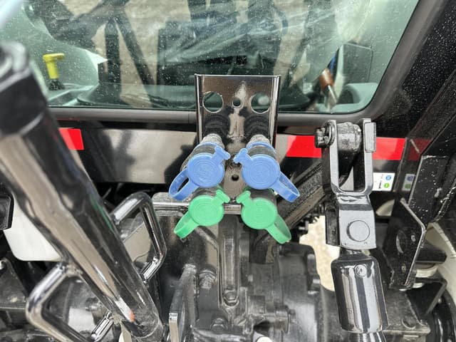 Image of New Holland Boomer 55 equipment image 4