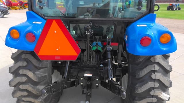 Image of New Holland Boomer 40 equipment image 4