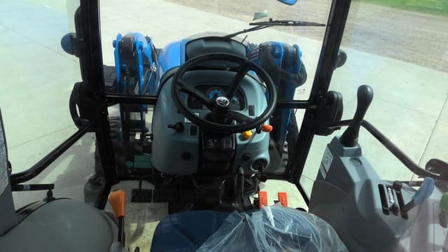 Image of New Holland Boomer 40 equipment image 3