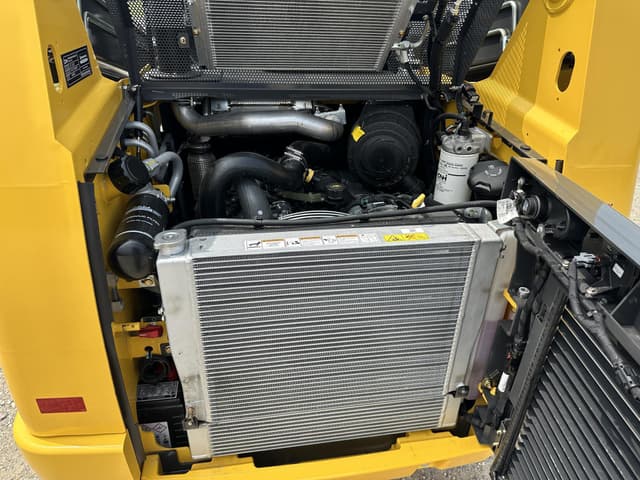 Image of New Holland C327 equipment image 4