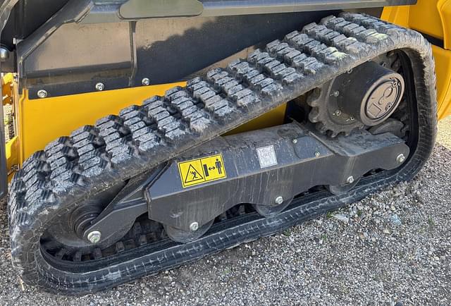 Image of New Holland C330 equipment image 3