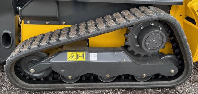 Image of New Holland C330 equipment image 2