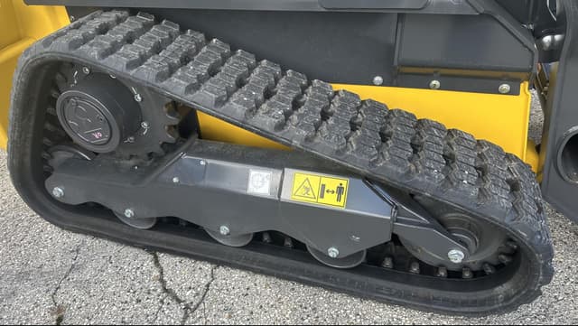 Image of New Holland C330 equipment image 4