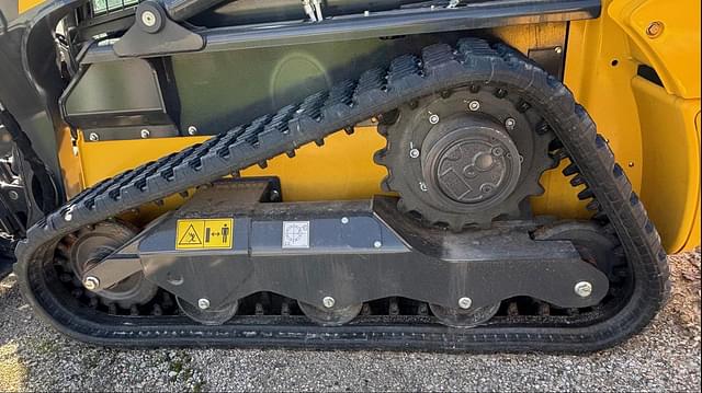 Image of New Holland C330 equipment image 3