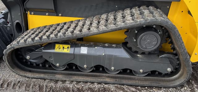 Image of New Holland C332 equipment image 2