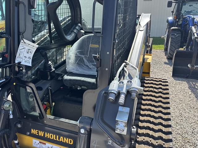 Image of New Holland C332 equipment image 4