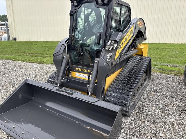 Image of New Holland C332 equipment image 1