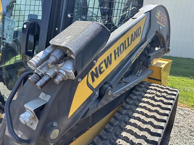 Image of New Holland C332 equipment image 1