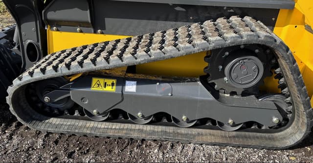 Image of New Holland C332 equipment image 3