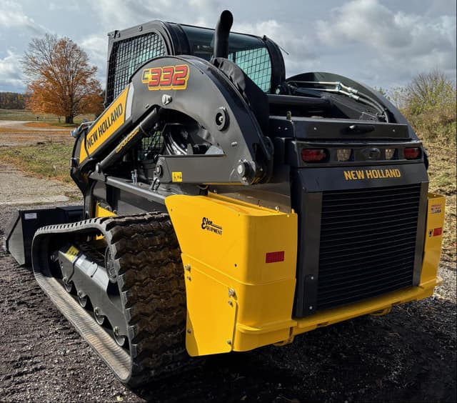Image of New Holland C332 equipment image 4