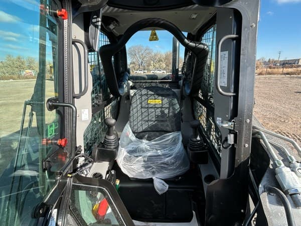 Image of New Holland C337 equipment image 3