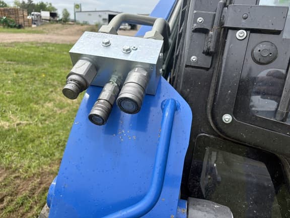 Image of New Holland C345 equipment image 4