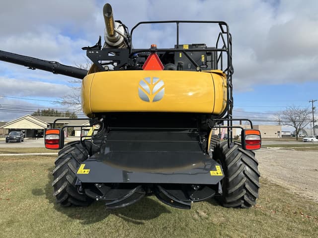 Image of New Holland CR8.90 equipment image 3