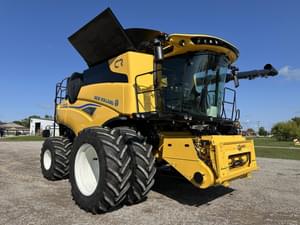 2025 New Holland CR8.90 Image