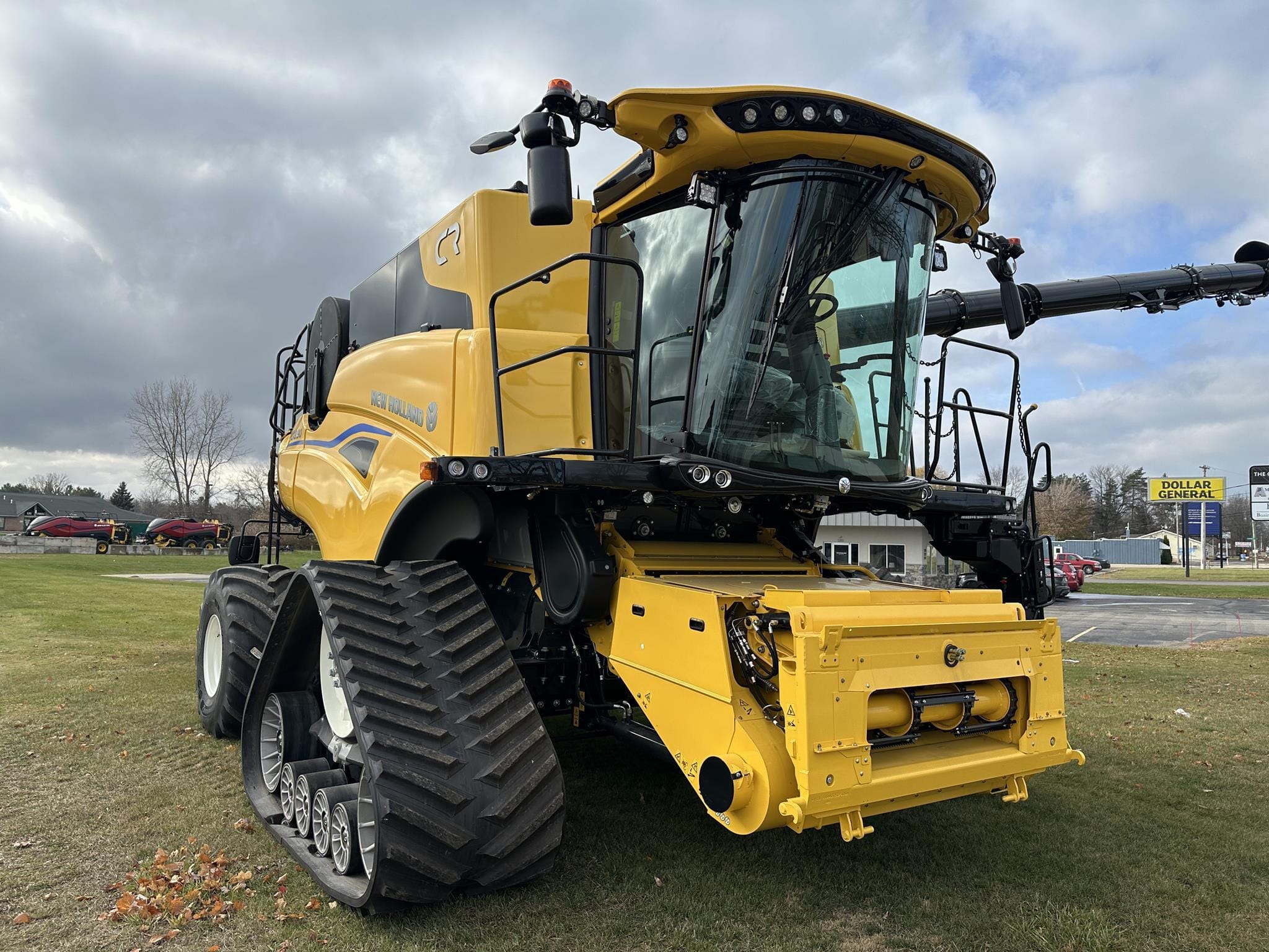 2025 New Holland CR8.90 Equipment Image0