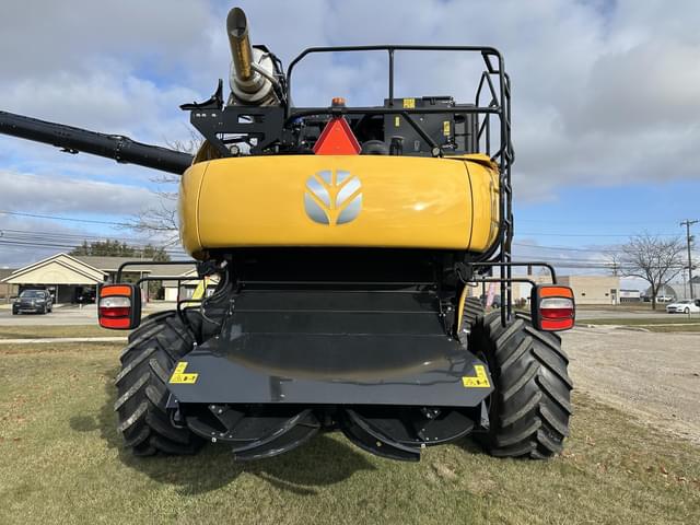 Image of New Holland CR8.90 equipment image 3