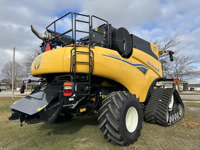 Image of New Holland CR8.90 equipment image 2