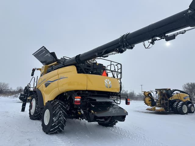Image of New Holland CR9.90 equipment image 4