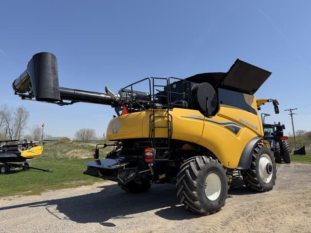 Image of New Holland CR9.90 equipment image 4